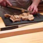 鮨 さかい - あん肝をカット