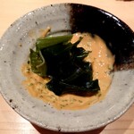鮨 さかい - あん肝ソースにワカメ投入
