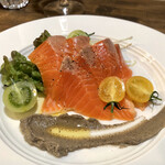 ナガタ店 - サーモンのカルパッチョ、タプナードソース添え