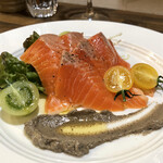 ナガタ店 - サーモンのカルパッチョ、タプナードソース添え