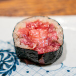 肉割烹 上 - 太巻き 京都 本マグロ 赤身、中トロ イチボ漬けたたき