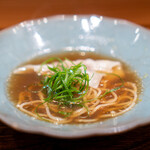 肉割烹 上 - 牛テールと煮干しのラーメン