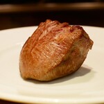 Yoshi - 和牛タンの厚切りステーキ