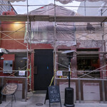 Azuki Sushi - 店舗外観。改装中でした。