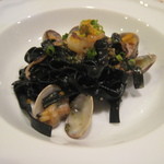 ジラソーレ - 手打ちイカスミパスタの魚介ソース２０１２，４