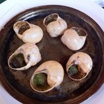 エスカルゴ　ガーリックバター焼き \900