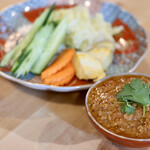 酒とタイ料理 ピッサヌローク - 豚肉とトマトのディップ（ナンプリックオーン）