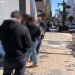 ラーメン二郎 - オープン20分前でこの行列です