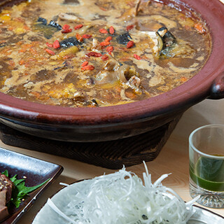 "Soft-soft-shelled turtle hotpot" can be enjoyed refreshingly. There are 3 types of finishing touches