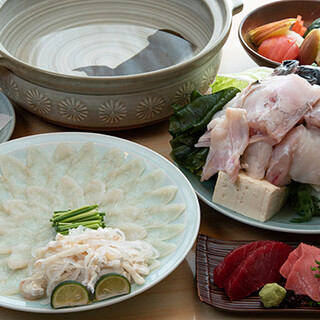 「河豚生魚片」的口感令人愉悅。也提供鰻魚、螃蟹等高品質海鲜料理。