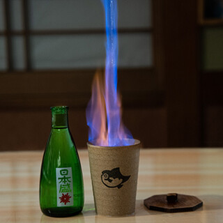 In addition to the must-see performance of ``Fugu fillet sake'', shochu and plum wine are also available.