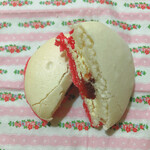 オクシタニアル - マカロン ローズ 270円