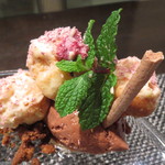 レストラン バカール - 春靄のデセール サントノーレの桜に思いを馳せて4