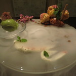 レストラン バカール - 春靄のデセール サントノーレの桜に思いを馳せて5