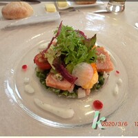 コット ア コット - 前菜　スモークサーモンとホタテとインゲンのサラダ仕立て