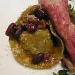 代官山ASO チェレステ - 岩手県産の最高級岩中豚の肩ロース。この時期に取れるよもぎを練り込んだパスタ。