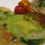 代官山ASO チェレステ - 北海道産のアイナメ。上に、海老と帆立のムースにカリカリのパン粉。浅利の出汁で取ったスープに季節の野菜とオルツォ。