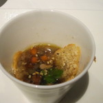 代官山ASO チェレステ - 揚げた板状のパルメザンチーズを崩して。