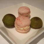 代官山ASO チェレステ - 苺のマカロンとフィナンシェ