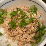 新広島らーめん 麺屋 元就 - 肉めし