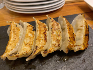 スタンドシャン食 Osaka北新地 Champagne & GYOZA BAR - 