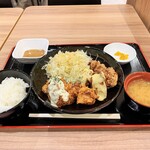 Torigoya - 豪華４種盛り定食。1089円