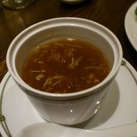中国飯店 紫玉蘭 - 干し貝柱と細切り豆腐のスープ