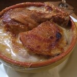 ビストロラドレ - カスレ（白いんげん豆の煮込み、ソーセージ、鴨のコンフィ、豚肩のコンフィ）