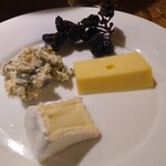 ビストロラドレ - チーズの盛り合わせ