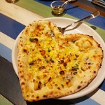 地中海バル GRATERRA - クワトロフォルマッジ　ハートの形のピザ♡