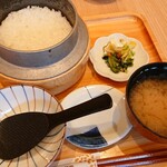 Tonkatsu Wakou Hachiouji Horinouchi Ten - ごはん、味噌汁、漬物