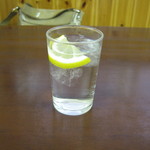 てっぺい - このレモン入りお冷が良いのです♪