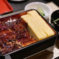 炭焼きうなぎ・かしわ 登河 - 名古屋コーチンの厚焼き出汁巻きが鎮座する