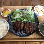 パタタ食堂 - 日替わりメンチカツ定食960円