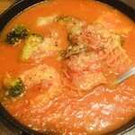 魚介ビストロ sasaya BYO - 牡蠣とトリッパのピリ辛トマト煮込み