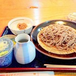 活木庵 - 粗挽きそば＋鶏そぼろごはん