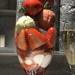 PATISSERIE ASAKO IWAYANAGI - パルフェ ビジュー フレーズ、アップ。