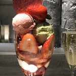 PATISSERIE ASAKO IWAYANAGI - パルフェ ビジュー フレーズ、後姿。