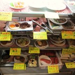 SHOWA - 並んでいるお料理たち