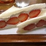 カリーナ - 念願の苺生クリーム