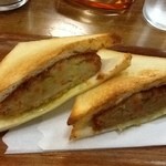 カリーナ - コロッケは焼きサンドで