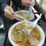 よどや - 母の柔らか麺を取り分ける