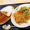 長田本庄軒 - 名物牛スジ濃厚ソース焼きそば(並)牛スジカレーセット950円(税込)を注文しました。
食券買うと勝手にオーダー入るので席に座って待ちます(マイクとかはなく口頭で呼ばれるので、聞き逃さないように注意)