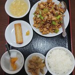 中国料理 吉祥 - 鶏肉と唐辛子の炒めランチ