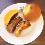 ベーカリーレストランサンマルク 倉敷店 - 焼き上がりのパン