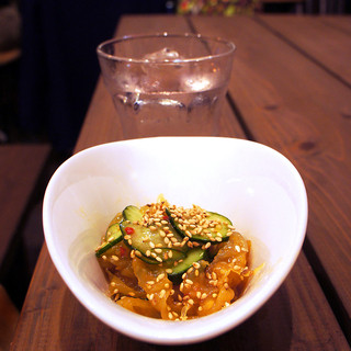 Yotsuba - クラゲ酢の中華涼菜で、まずはお酒
