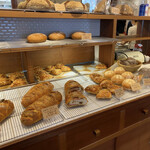 サ・マーシュ - 商品陳列、店員さんがとってくれます