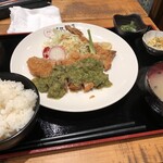 食堂 酒晴 - 骨付豚ロース肉のフキ味噌カツレツ定食 1100円税込