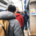 麺庵ちとせ - 土曜日の13時45分。10人の待ち客。