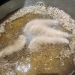 にい留 - 揚げているところも見せていただいて